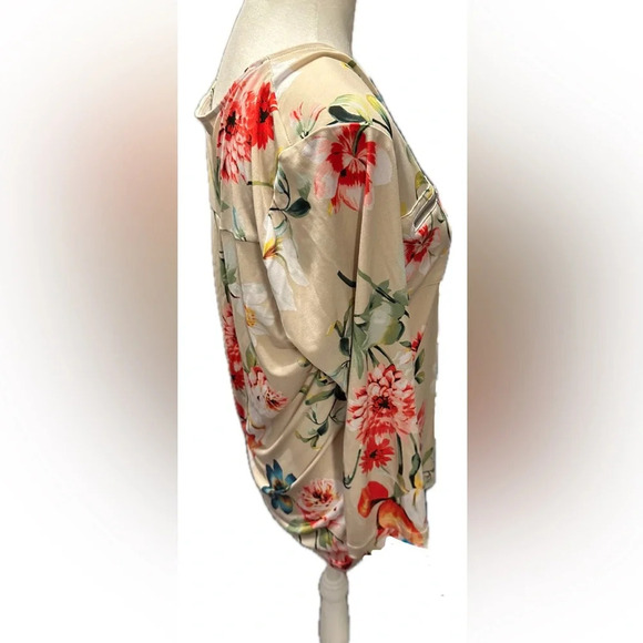 New York And Company Cream & Multicolor Floral Blouse Size Medium - Picture 2 of 7